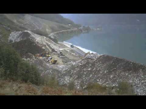 Jak powstawał wał przeciwpowodziowy przy norweskim jeziorze?