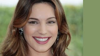13 Sexy Photos of Kelly Brook