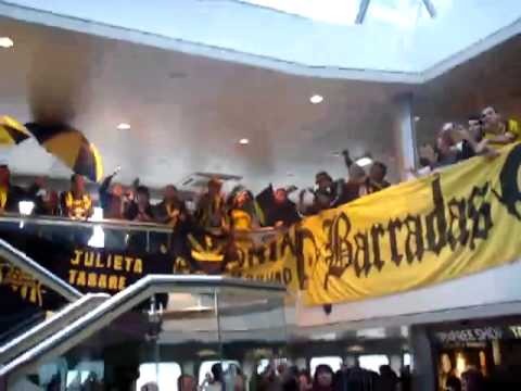 "velez peñarol barco ida  + tenes que dejar el alma y el corazon / velez peñarol barco" Barra: Barra Amsterdam • Club: Peñarol