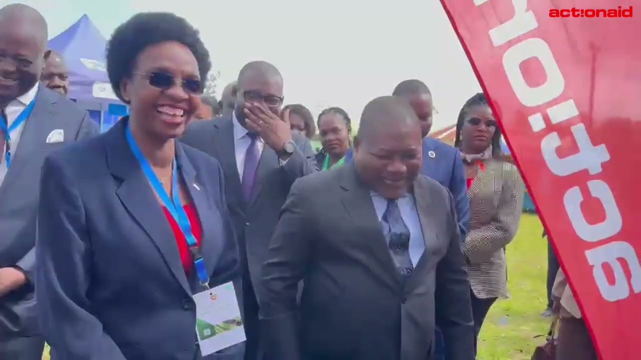 Nyusi visita stand da ActionAid no II Fórum de Investimento do Niassa