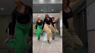 Download lagu Umbrella Remix mp3