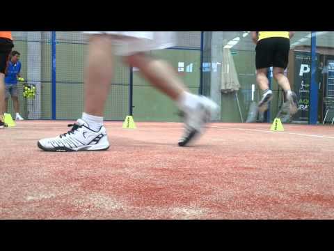 R.P salida de pared de derecha en padel.
