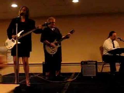 AX2006 AcoustiKaraoke - The Black Crystals