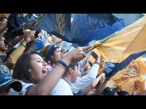 "America vs Pumas 2014 La Rebel recibimiento al equipo en el azteca" Barra: La Rebel &bull; Club: Pumas