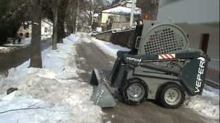 preview picture of video 'veper (skid steer loader) in snow'