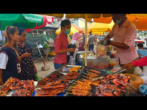 Street Food In Front Of Garment Factory At Chamkar Doung In The Evening And Boeng Trabaek Market