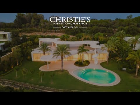 Original curvilinear villa in Finca Cortesin, Casares