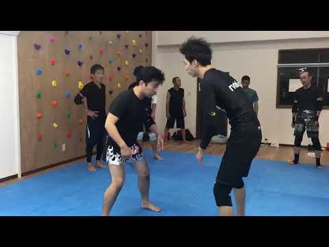 尼崎市 総合格闘技 体重の乗った足にタックルする練習 ボクシング&スポーツジムBMC 2018年8月7日