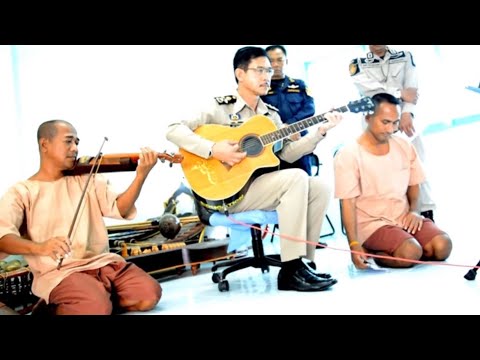 แสดงวิธีการกระตุ้นลูบไล้ผู้หญิง การผลิตลดลงค้อนของ ธ อร์
