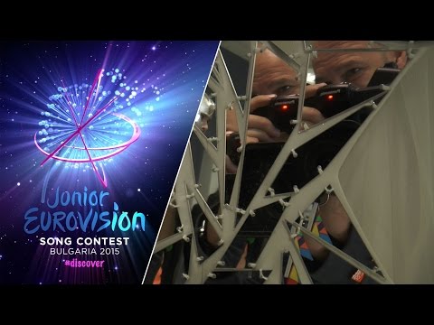 Kamilla's dress is a mirror! We meet her backstage...