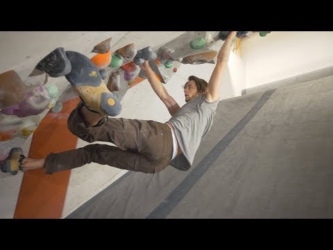 Climbing In The Tunnel - 8A/V11 Fight - Felix Endurance