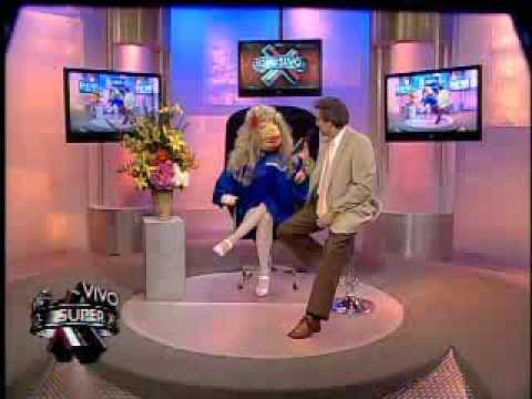 SuperXclusivo 11/12/09 - Videos de Luis Fonsi coqueteándole a Lilia Luciano 1/2