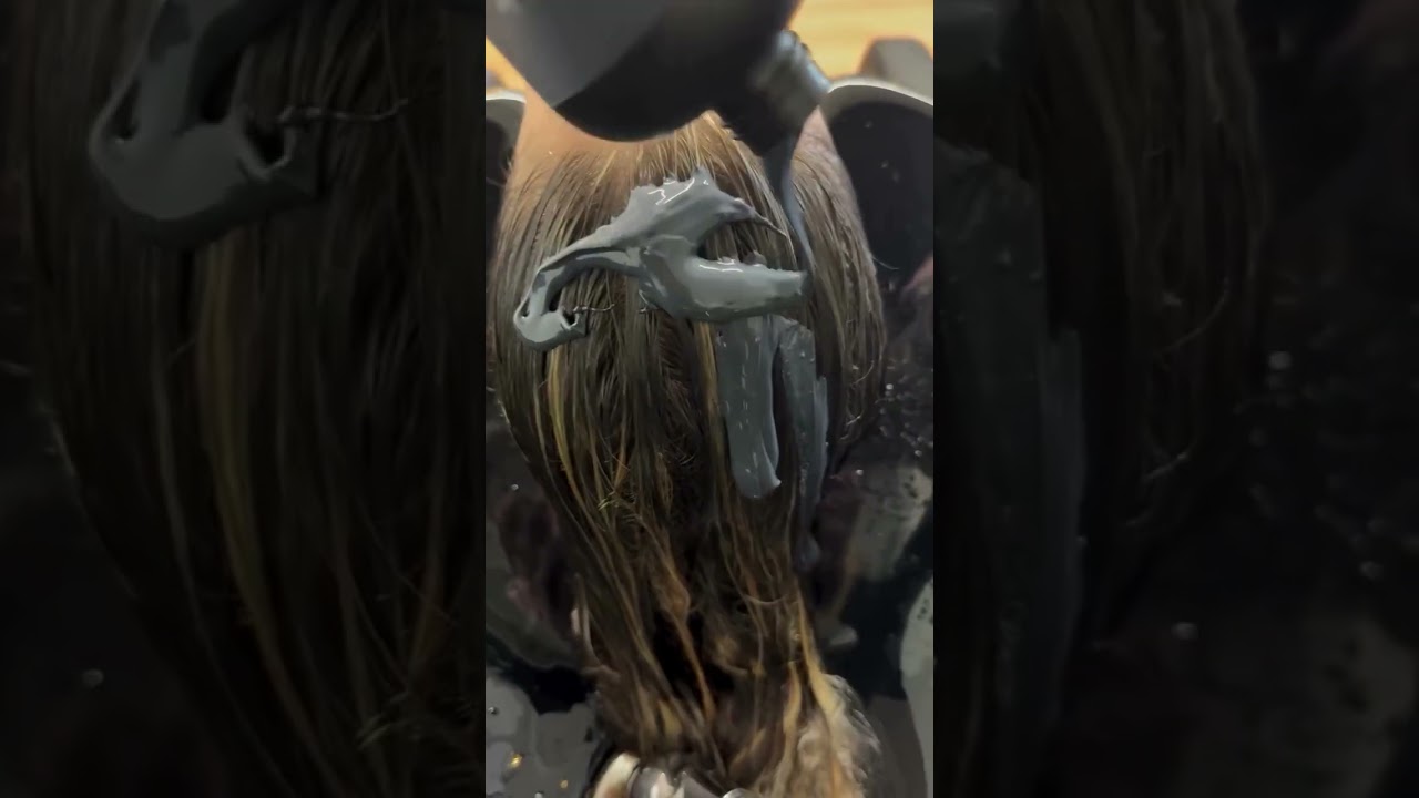 Cool tones, soft waves, major shine ✨ Charcolite System = blonde perfection