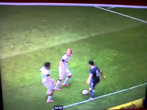 Cicinho Sevilla FC regate Borussia M'gladbach