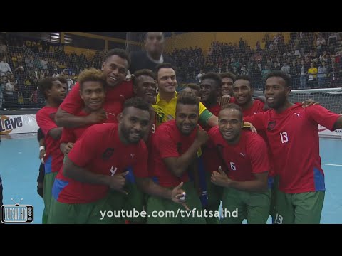 Falcão é reverenciado até pelos adversários após golaço de bicicleta