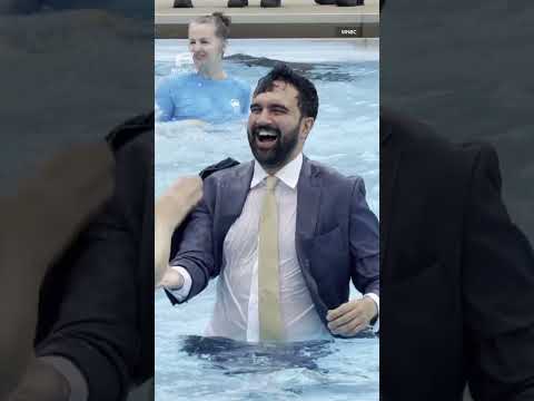 Mamdani jumps into pool IN HIS SUIT to kick off NYC's outdoor pool season