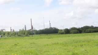 preview picture of video 'HD Ein gutes Beispiel? Windstromerzeugung im Industriegebiet Heide / Hemmingstedt'