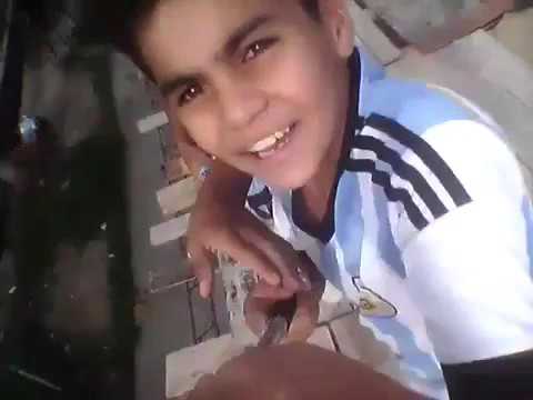 Niños caen del techo.