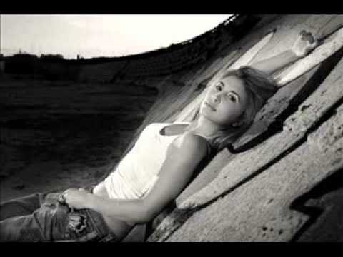 J.Velarde, Luque & Vitti feat. Giovanna - Play This Song