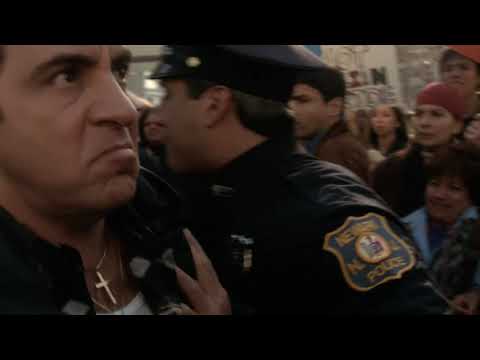 Balhé a tüntetésen - Maffiózók