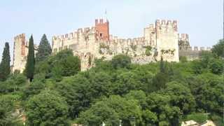 preview picture of video 'Wine tour in Soave, Veneto: the historic town of Soave, tasting wine'