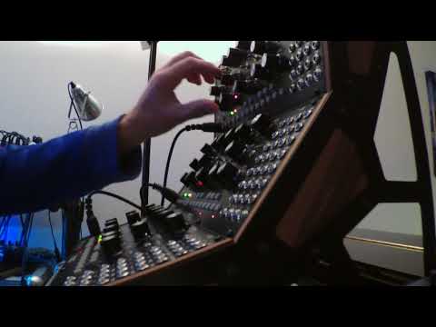 VCO MOD amount & LFO rate tweaking on MOOG MOTHER 32