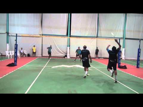 PETECA FELIX -CELTON PINGANDO EM COROA.