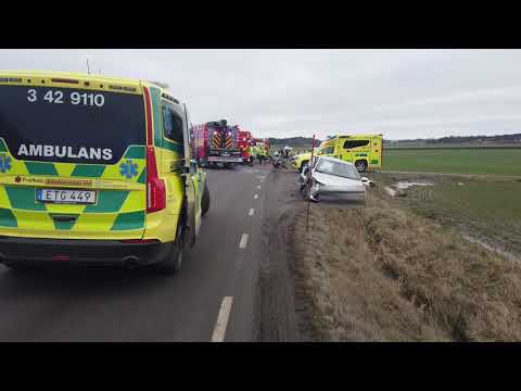 200208 Tre skadade i trafikolycka