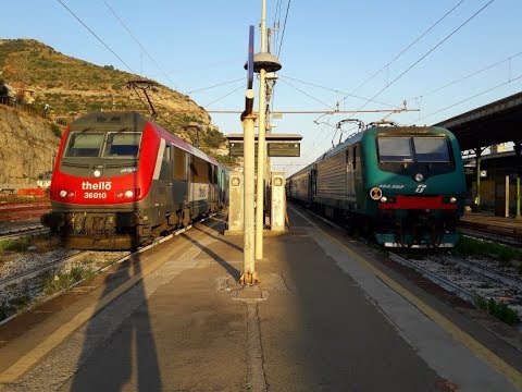 Treni regionali ed espressi nella stazione confine di Ventimiglia