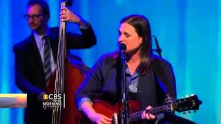 Madeleine Peyroux sings &quot;Changing All Those Changes&quot;