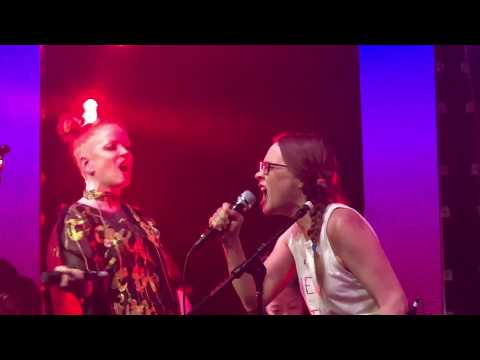 Fiona Apple and Shirley Manson duet - You Don’t Own Me at Girlschool 2018 (Los Angeles)