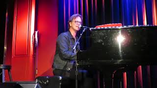 Dan Wilson performs &quot;Honey Please&quot; at Cafe 939 in Boston MA on 29 Sep 2017