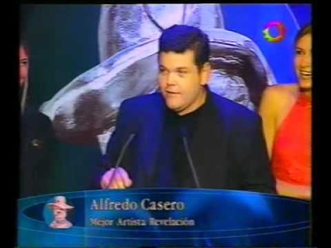Alfredo Casero rejects "Revelation" award (Gardel Awards 2002)