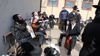 "מנגנים ושמחים בציון רבי נחמן כמה ימים לפני ראש השנה" שידור ישיר "ערוץ מקום בלב"