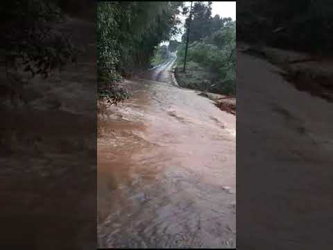 Chuvas fortes  em Santa Catarina Frei Rogério alaga estradas e dificulta a passagem de veículos