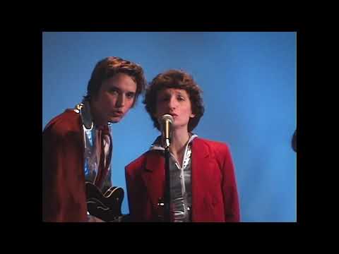 Oracle Sisters - I Don't Wanna Move (Official Video)