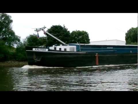 Vorbeifahrt Binnenschiff Aaliyah GMS 02320325 zu Tal auf der Hunte beim WSA