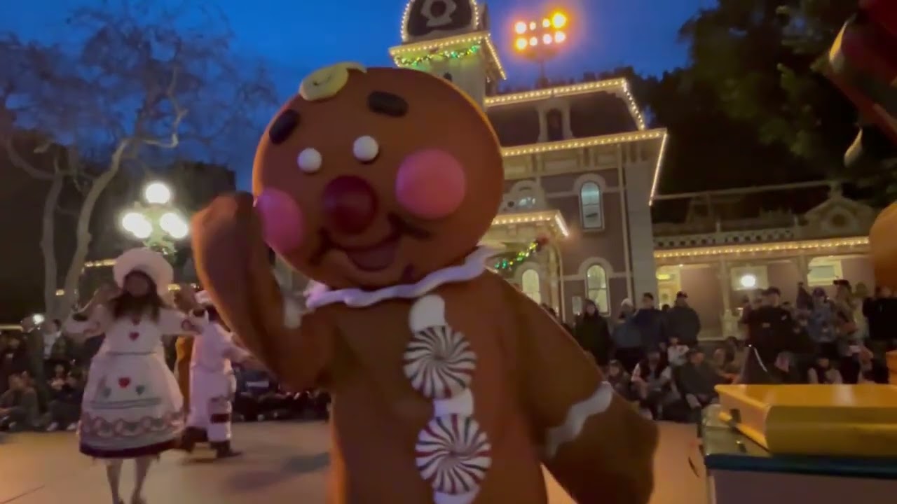 "A Christmas Fantasy Parade" - Disneyland 2023