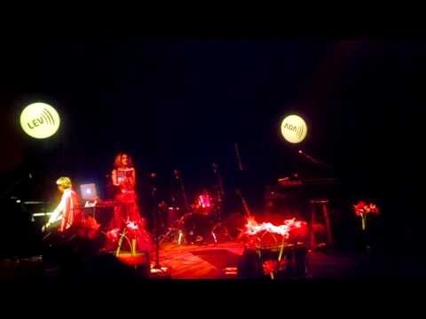 Letrux - Not About Love (ao vivo)