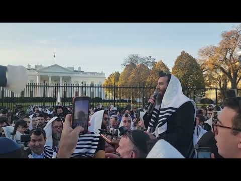 Beri Weber Leads Hallel at The White House