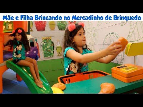 MAMÃE E FILHA BRINCANDO NO PARQUINHO E MERCADO DE BRINQUEDO