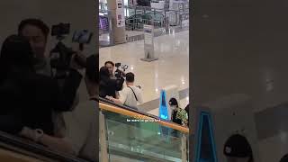 Yoongi making reporters RUN at airport 😂