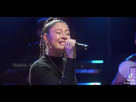 VALENTINA MÁRQUEZ - Vestido azul ( muy buena versión)