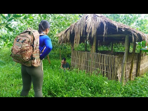 💔 Old Lady Lives Alone in Broken House 🏚️ | Kind young Girl Comes to Help Clean his old house