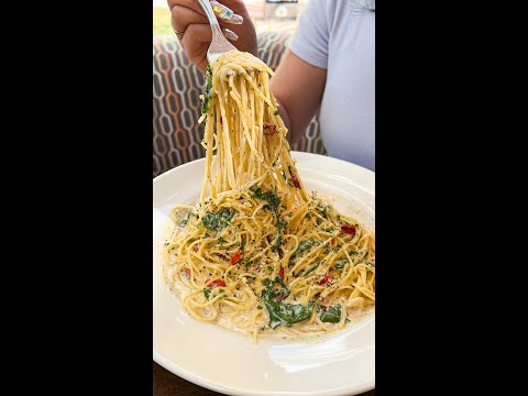 Comendo toda a NOVA COMIDA DA CHEESECAKE FACTORY!