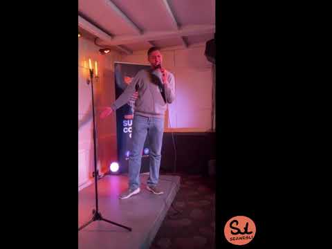 Comedian analyzes the event space....
