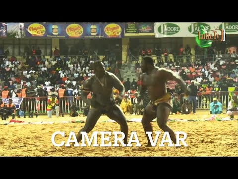 Caméra VAR - Sa Thiès vs Eumeu Sène : La vidéo qui confirme la chute de Sa Thiès