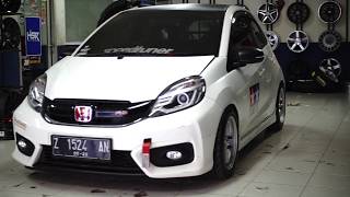 Download lagu Owner's Spotlight - Modifikasi Honda Brio Pakai HSR Wheel mp3