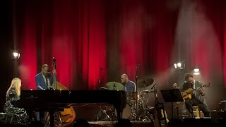 Diana Krall - How deep is the Ocean, live in  Carré Amsterdam