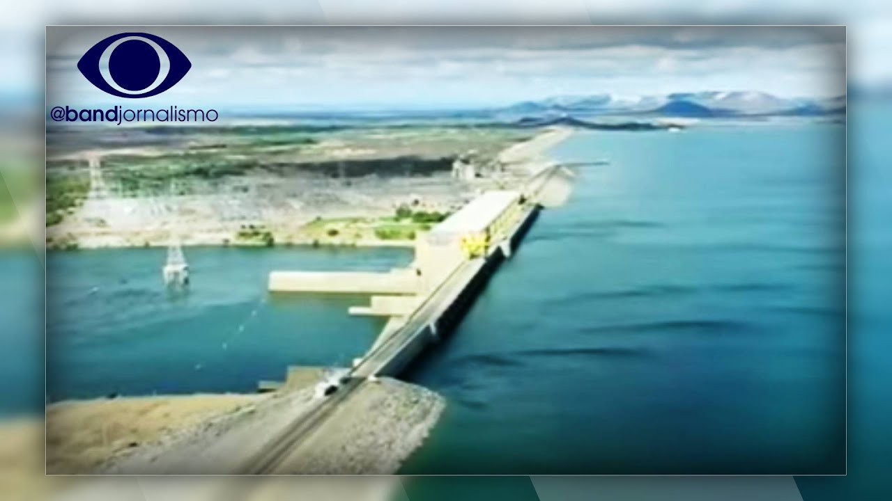 Projeto inédito no sertão: painéis solares geram energia na água